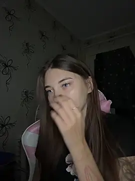 Snapshot of MrrKate chatting on 09.19.25 MrrKate online show from 09.19.25