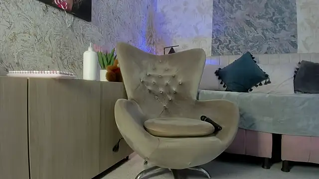 Liannaa  online show from 10.08.25