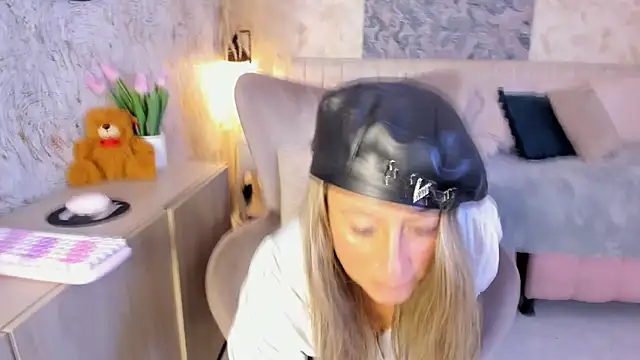 Snapshot of Liannaa_ chatting on 02.24.26 Liannaa online show from 02.24.26