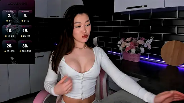 ShaiyaMinn3 online show from 11.17.25