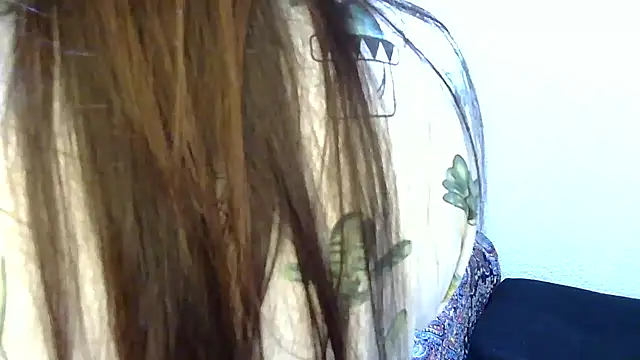 Snapshot of Novata chatting on 12.20.25 Novata online show from 12.20.25