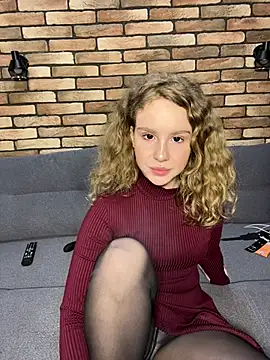 Snapshot of nemesidaM chatting on 03.08.25 nemesidaM online show from 03.08.25