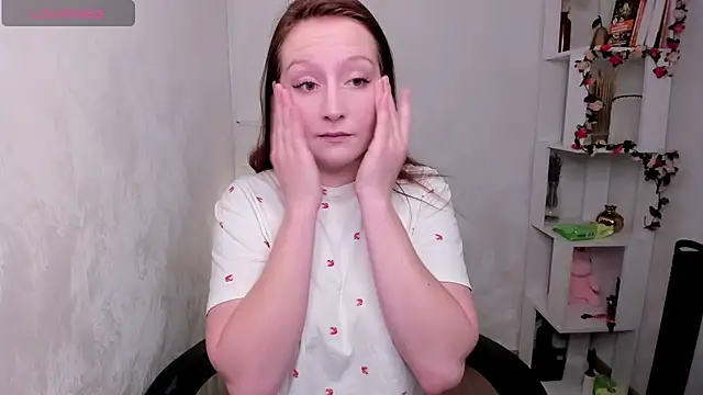 LinaFlawless online show from 10.14.25