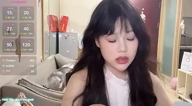 Snapshot of Yik-11 chatting on 02.27.25 Yik-11 online show from 02.27.25