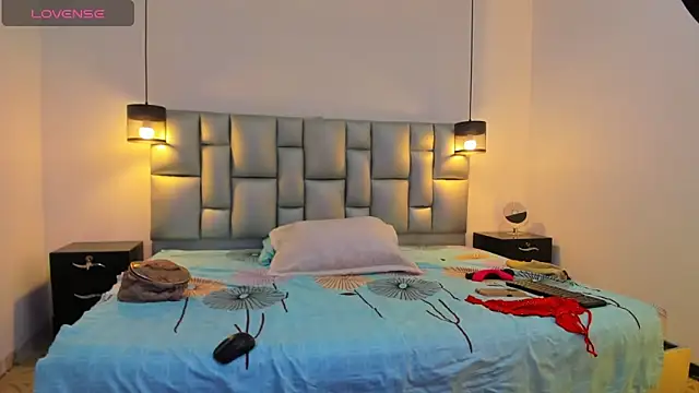 Snapshot of LunaaSweett chatting on 12.15.25 LunaaSweett online show from 12.15.25