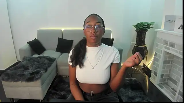 Snapshot of Qeen_blackk chatting on 02.13.26 Qeen blackk online show from 02.13.26