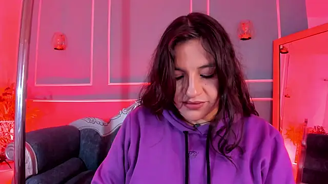 TaraTaylorr online show from 12.04.25