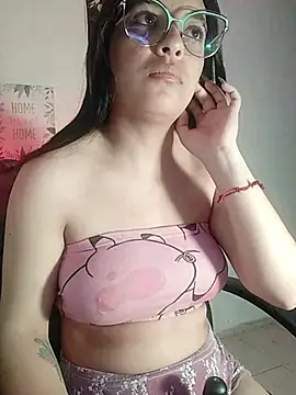 Snapshot of MiaStarts chatting on 03.23.25 MiaStarts online show from 03.23.25