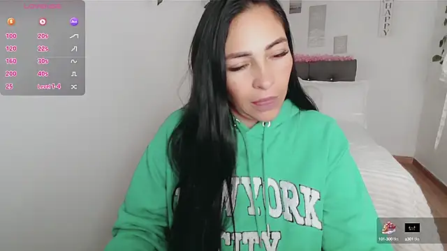 luna lgomez  online show from 09.18.25