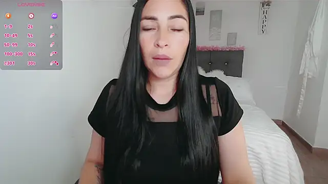 luna lgomez  online show from 10.07.25