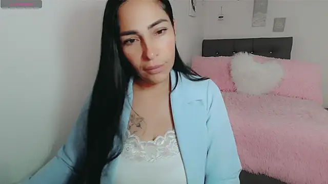 luna lgomez  online show from 12.18.25