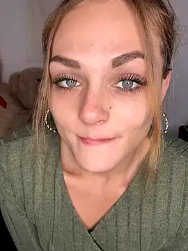 OCTAPUSSY2000 online show from 11.21.25