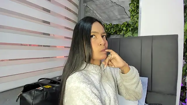 Fernanda liie  online show from 12.15.25