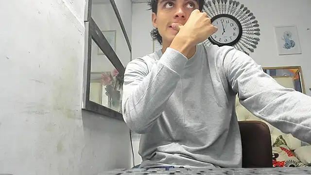 Snapshot of heiker_ chatting on 03.17.25 heiker online show from 03.17.25