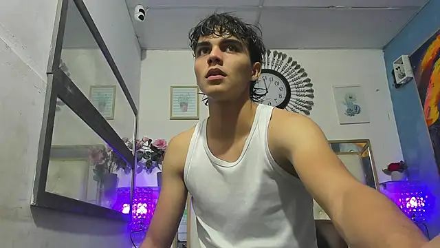 Snapshot of heiker_ chatting on 03.18.25 heiker online show from 03.18.25