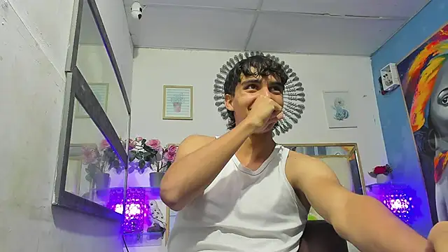 Snapshot of heiker_ chatting on 03.19.25 heiker online show from 03.19.25