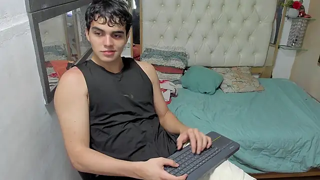 Snapshot of heiker_ chatting on 10.14.25 heiker online show from 10.14.25
