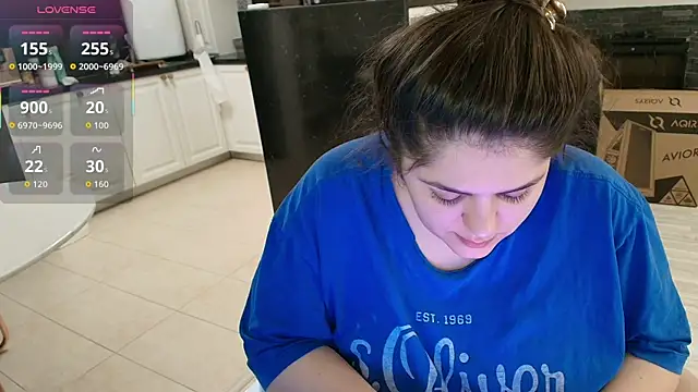 Snapshot of Layla- chatting on 02.05.26 Layla- online show from 02.05.26