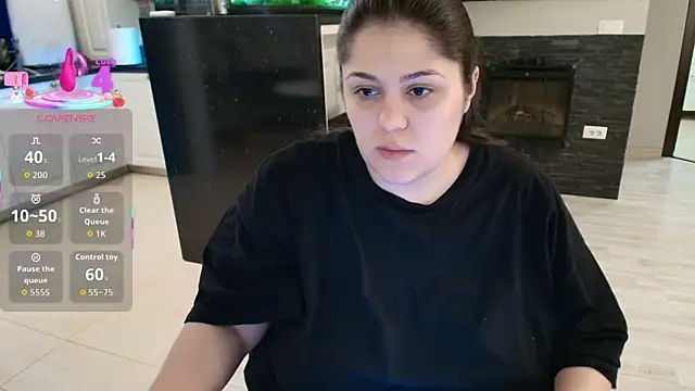 Snapshot of Layla- chatting on 02.16.26 Layla- online show from 02.16.26