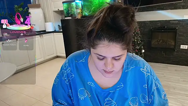 Snapshot of Layla- chatting on 02.27.26 Layla- online show from 02.27.26