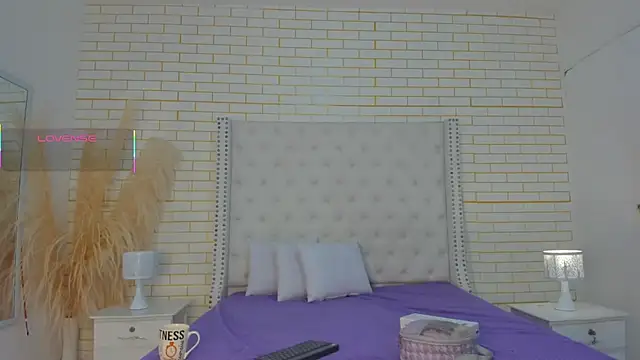 Emilly wilson  online show from 10.10.25