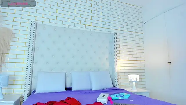 Emilly wilson  online show from 10.25.25