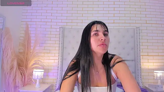 Emilly wilson  online show from 11.23.25