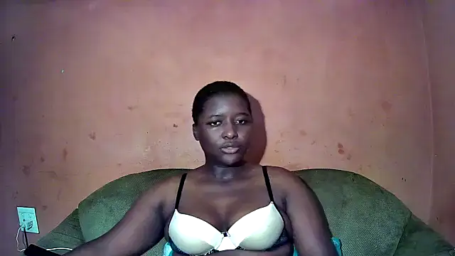 Snapshot of sexyhips2001 chatting on 03.07.25 sexyhips2001 online show from 03.07.25