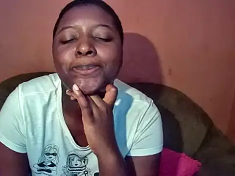 Snapshot of sexyhips2001 chatting on 03.08.25 sexyhips2001 online show from 03.08.25