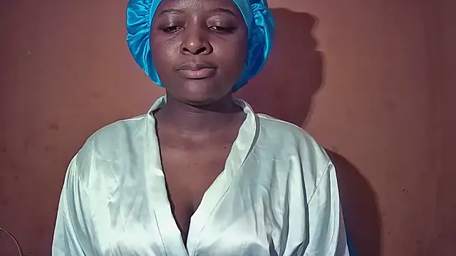 Snapshot of sexyhips2001 chatting on 09.24.25 sexyhips2001 online show from 09.24.25