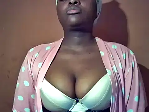 Snapshot of sexyhips2001 chatting on 09.28.25 sexyhips2001 online show from 09.28.25