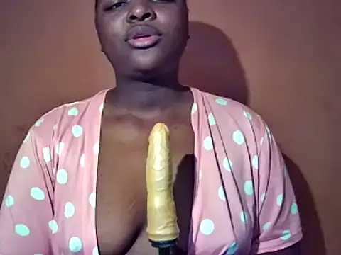 Snapshot of sexyhips2001 chatting on 10.15.25 sexyhips2001 online show from 10.15.25