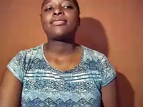 Snapshot of sexyhips2001 chatting on 10.17.25 sexyhips2001 online show from 10.17.25