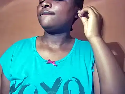 Snapshot of sexyhips2001 chatting on 11.27.25 sexyhips2001 online show from 11.27.25