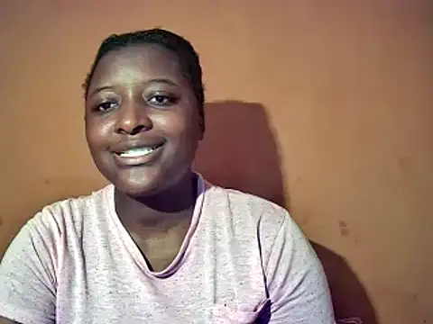 Snapshot of sexyhips2001 chatting on 12.14.25 sexyhips2001 online show from 12.14.25