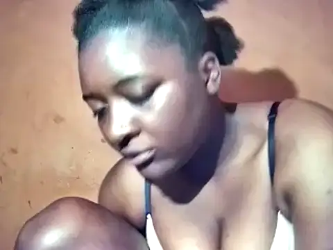 Snapshot of sexyhips2001 chatting on 12.16.25 sexyhips2001 online show from 12.16.25