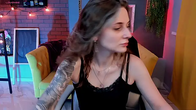 OliviaMcClean online show from 11.06.25