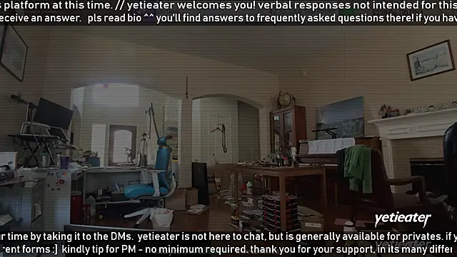 Snapshot of yetieater chatting on 05.11.26 yetieater online show from 05.11.26