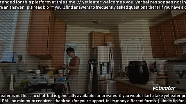 Snapshot of yetieater chatting on 05.28.26 yetieater online show from 05.28.26