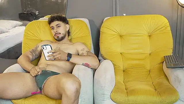 Snapshot of Liam_and_luca chatting on 03.17.25 Liam and luca online show from 03.17.25