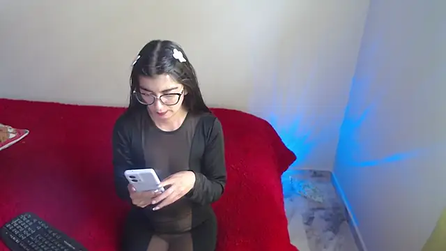 Snapshot of Saray_honey04 chatting on 03.22.25 Saray honey04 online show from 03.22.25