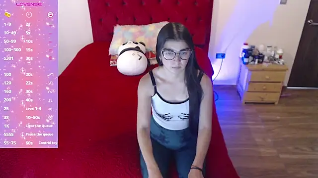 Snapshot of Saray_honey04 chatting on 09.22.25 Saray honey04 online show from 09.22.25
