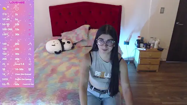 Snapshot of Saray_honey04 chatting on 09.27.25 Saray honey04 online show from 09.27.25