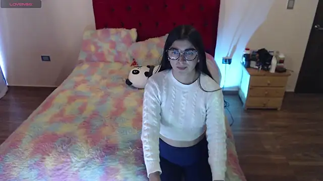 Snapshot of Saray_honey04 chatting on 09.29.25 Saray honey04 online show from 09.29.25