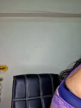 Snapshot of Noor-Bold chatting on 10.29.25 Noor-Bold online show from 10.29.25