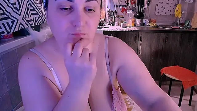 Snapshot of SoftLia chatting on 11.02.25 SoftLia online show from 11.02.25