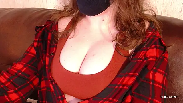 Snapshot of ImMissAmelie chatting on 11.20.25 ImMissAmelie online show from 11.20.25