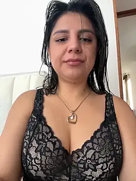 Snapshot of AliceGarc chatting on 09.18.25 AliceGarc online show from 09.18.25