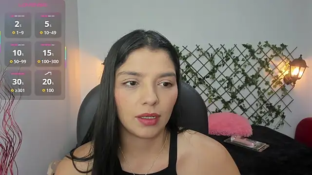 Snapshot of issa__nassar chatting on 10.27.25 issa nassar online show from 10.27.25