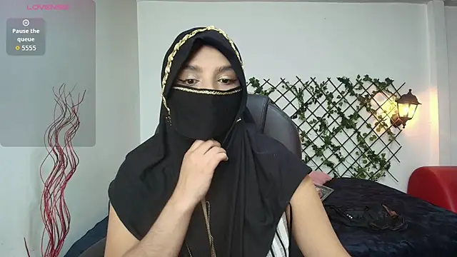 Snapshot of issa__nassar chatting on 11.22.25 issa nassar online show from 11.22.25